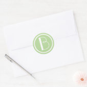 Monogrammed Initiaal Groene en Witte Letter Sticke Ronde Sticker (Envelop)