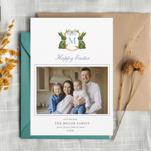 Monogrammed kam met Topiary Bunny Foto Pasen Feestdagenkaart