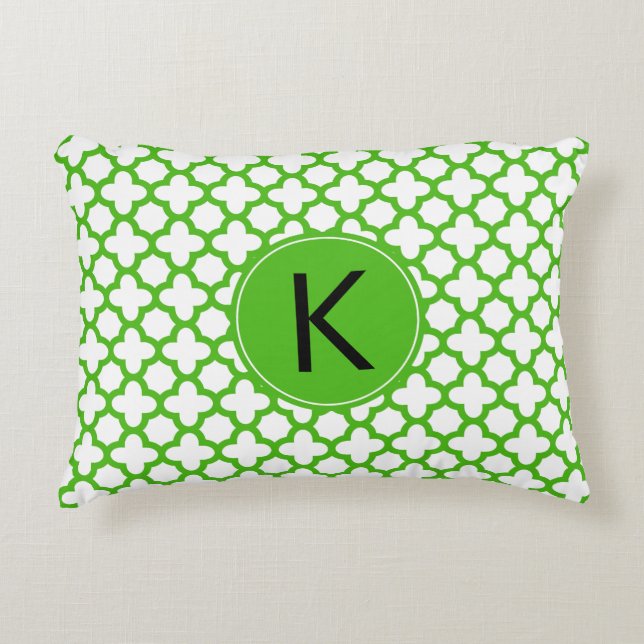Monogrammed Kelly Green Quatrefoil Pattern Accent Kussen (Voorkant)