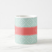 Monogrammed Koraal en Mint Diamond Pattern Koffiemok (Center)