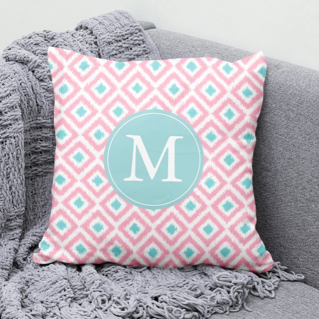 Monogrammed Light Pink Mint Diamonds Ikat Pattern Kussen (Creator heeft geüpload)