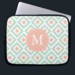 Monogrammed Mint Coral Diamond Ikat Pattern Laptop Sleeve<br><div class="desc">Stijlvol en stijlvol design is voorzien van een kleurrijk en trendy diamant met een mooi patroon en kan worden gepersonaliseerd met uw monogram,  initiaal,  naam of een tekst van uw keuze voor een perfect aangepast cadeau!</div>