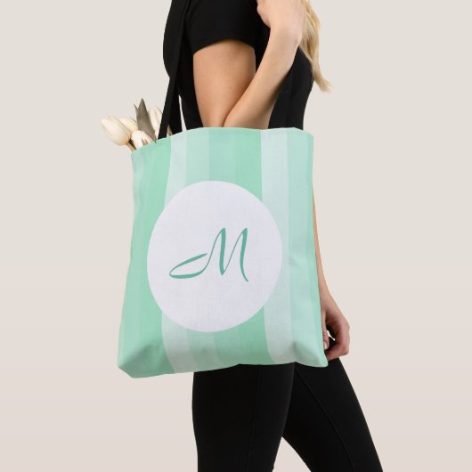 Monogrammed Modern Mint Green Striped Sjabloon Tote Bag (Dichtbij)