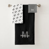 Monogrammed Modern Zwart Chic Bad Handdoek (Insitu)