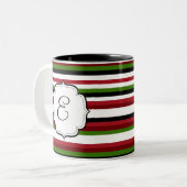 Monogrammed Mok met kersttheekoffiekoffie in de vo (Voorkant links)