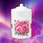 Monogrammed Naam Roze Rozen | Theepot<br><div class="desc">Roze en rode rozen met een monogram naam op een witte achtergrond zijn voor iedereen die van bloemen houdt.</div>