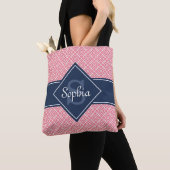 Monogrammed Navy Blue en Pink Diamond Pattern Tote Bag (Dichtbij)