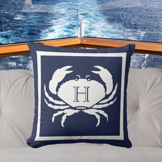 Monogrammed Navy Blue White Crab Nautical Buitenkussen (Creator heeft geüpload)