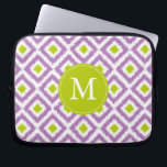 Monogrammed Paars Green Diamond Ikat Pattern Laptop Sleeve<br><div class="desc">Stijlvol en stijlvol design is voorzien van een kleurrijk en trendy diamant met een mooi patroon en kan worden gepersonaliseerd met uw monogram,  initiaal,  naam of een tekst van uw keuze voor een perfect aangepast cadeau!</div>