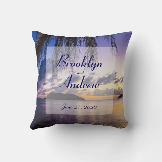 Monogrammed Paarse Beach Wedding Kussens (Achterkant)