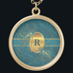 Monogrammed Pauw in Blauwgroen en gouden veren Goud Vergulden Ketting<br><div class="desc">Mooie blauwgroen groene tinten worden gecombineerd met gouden tinten in deze faux pauwenveer en elegant thema monogrammed ketting of medaillon voor haar.</div>