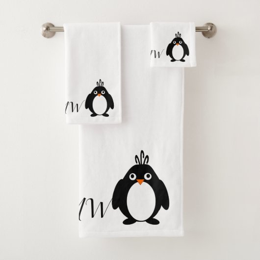 Monogrammed Penguin Design Bad Handdoek (Insitu)