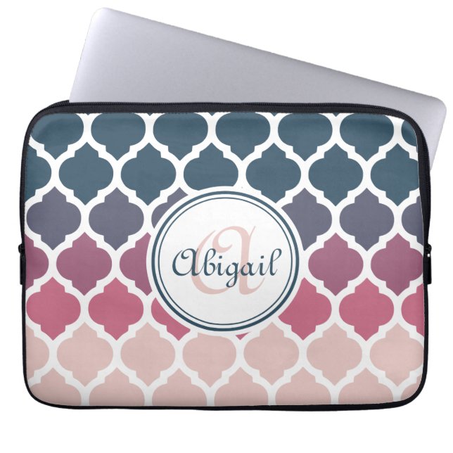 Monogrammed Pink Blue Moroccan Lattice Pattern Laptop Sleeve (Voorkant)