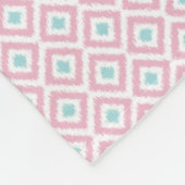 Monogrammed Pink en Mint Diamonds Ikat Pattern Fleece Deken (Hoek)