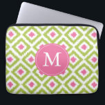 Monogrammed Pink Green Diamond Ikat Pattern Laptop Sleeve<br><div class="desc">Stijlvol en stijlvol design is voorzien van een kleurrijk en trendy diamant met een mooi patroon en kan worden gepersonaliseerd met uw monogram, initiaal, naam of een tekst van uw keuze voor een perfect aangepast cadeau!</div>