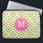 Monogrammed Pink Green Diamond Ikat Pattern Laptop Sleeve<br><div class="desc">Stijlvol en stijlvol design is voorzien van een kleurrijk en trendy diamant met een mooi patroon en kan worden gepersonaliseerd met uw monogram, initiaal, naam of een tekst van uw keuze voor een perfect aangepast cadeau!</div>