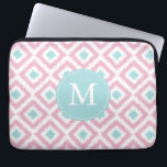 Monogrammed Pink Mint Diamond Ikat Pattern Laptop Sleeve<br><div class="desc">Stijlvol en stijlvol design is voorzien van een kleurrijk en trendy diamant met een mooi patroon en kan worden gepersonaliseerd met uw monogram,  initiaal,  naam of een tekst van uw keuze voor een perfect aangepast cadeau!</div>