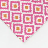Monogrammed Pink Tangerine Diamonds Ikat Pattern Fleece Deken (Hoek)