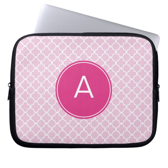 Monogrammed Quatrefoil Pattern Laptop Sleeve (Voorkant)