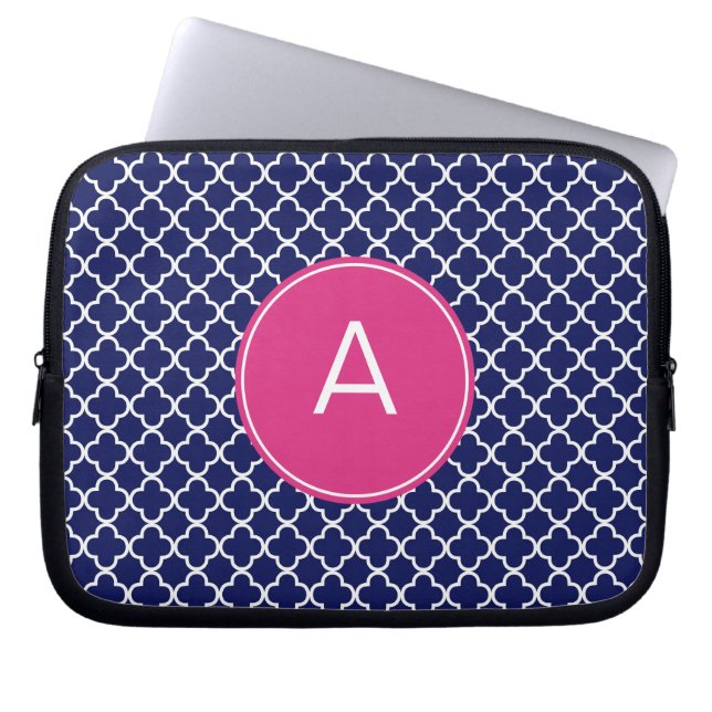 Monogrammed Quatrefoil Pattern Laptop Sleeve (Voorkant)