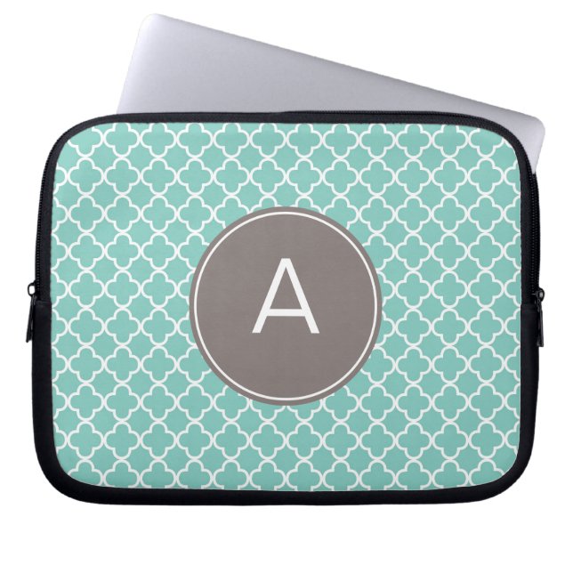 Monogrammed Quatrefoil Pattern Laptop Sleeve (Voorkant)