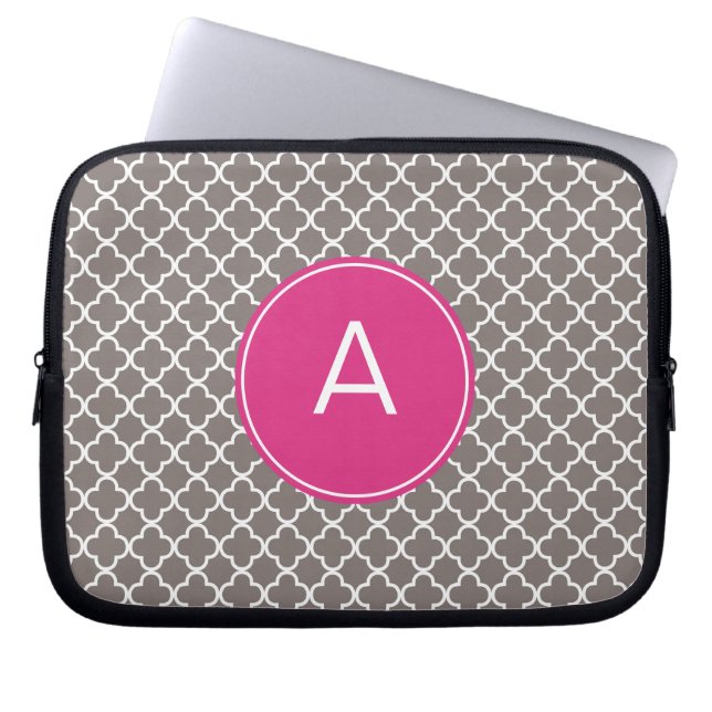 Monogrammed Quatrefoil Pattern Laptop Sleeve (Voorkant)