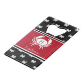 Monogrammed Red Black White Crab Nautical Credit Creditkaart Flessenopener (Voorkant Gekanteld)