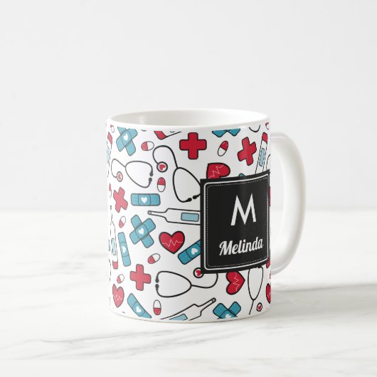 Monogrammed Red Blue Nurse Pattern Koffiemok (Voorkant rechts)