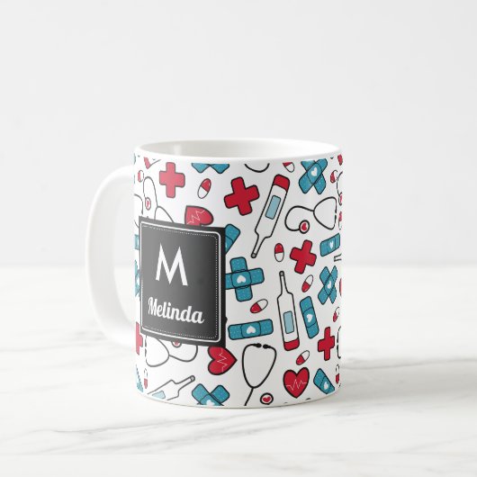 Monogrammed Red Blue Nurse Pattern Koffiemok (Voorkant links)