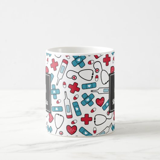 Monogrammed Red Blue Nurse Pattern Koffiemok (Center)