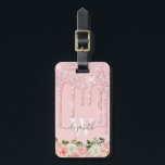 Monogrammed Roos Gouden Glitter Druppelt Roze Bloe Bagagelabel<br><div class="desc">Modern, girly roos gouden glitter druppels naam en monogrammed ontwerp. Dit ontwerp is voorzien van blush roze rose goud glitter sparkle druppels op roze achtergrond. Aan de onderkant blozen roze waterverf roos bloemstuk. Inclusief een aangepaste gepersonaliseerde monogram initiaal en een voornaam tekst sjabloon in de hand geletterde script lettertype. Een...</div>