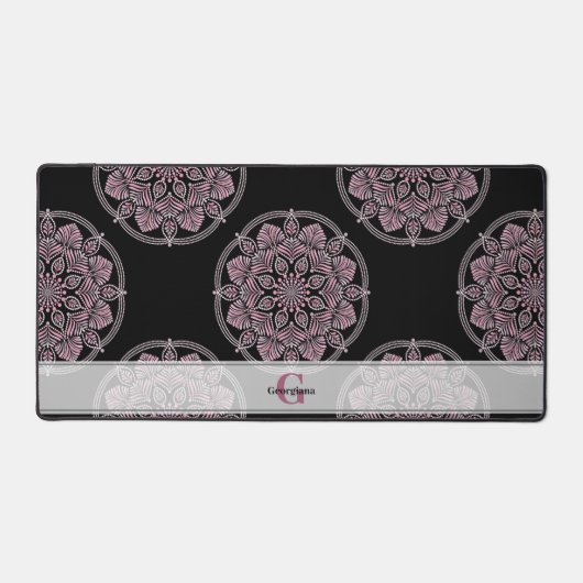 Monogrammed Roze Bloemenkransen Polka Dot Mandala Bureaumat (Voorkant)