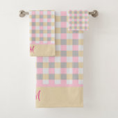 Monogrammed roze grijs en geel geplakt bad handdoek (Insitu)