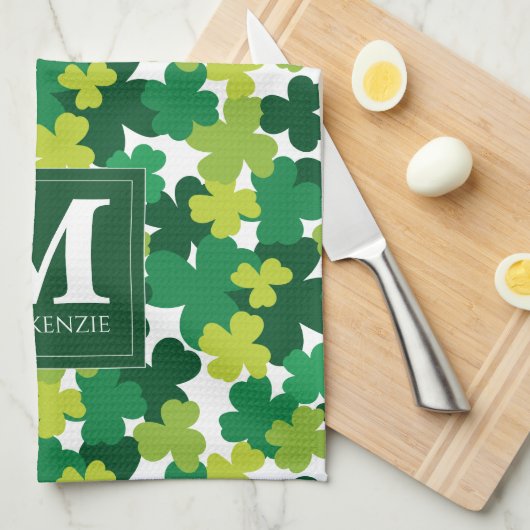 Monogrammed St. Patrick's Day Shamrocks Theedoek (Quarter Fold)