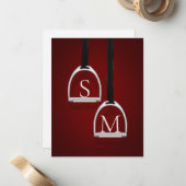 Monogrammed Stirrup Irons Dark Red Equestrian Notitiekaartje (Voorkant / Achterkant in situ)