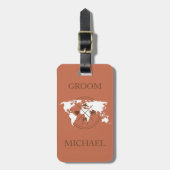 Monogrammed Travel Destination Wedding Groom Bagagelabel (Voorkant verticaal)