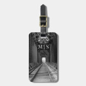 Monogrammed Trestle Bridge in zwart-wit Bagagelabel (Voorkant verticaal)