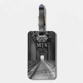 Monogrammed Trestle Bridge in zwart-wit Bagagelabel (Achterkant verticaal)