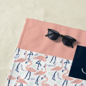 Monogrammed Tropisch Roze Flamingo patroon Strandlaken (In situ)