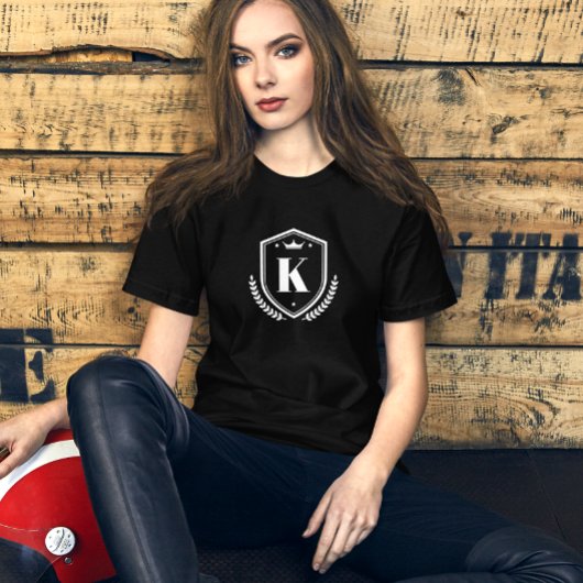 Monogrammed voornaam Initiaal Laurel Wreath Badge T-shirt