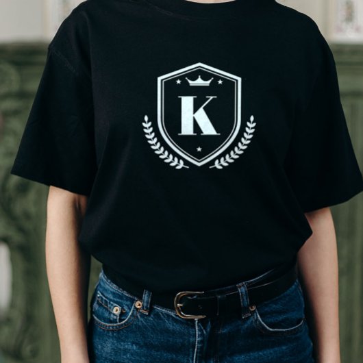 Monogrammed voornaam Initiaal Laurel Wreath Badge T-shirt