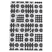 Monogrammed Welsh Tapestry Patroon Zwart op Wit Medium Cadeauzakje (Achterkant)