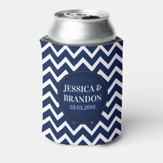 Monogrammed White & Blue Geometric Zigzag Chevron Blikjeskoeler (Blikje Achterkant)