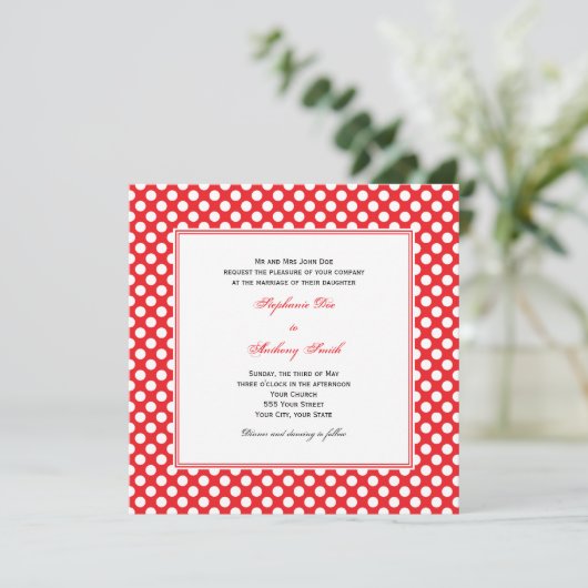 Monogrammed White en Red Polka Dot Wedding Kaart (Staand voorkant)