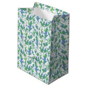 Monogrammed White Snowdruppels op Soft Blue Medium Cadeauzakje (Achterkant Gekanteld)