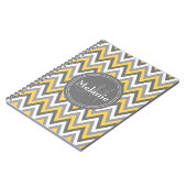 Monogrammed Yellow & Gray Chevron Pattern Notitieboek (Linkerzijde)