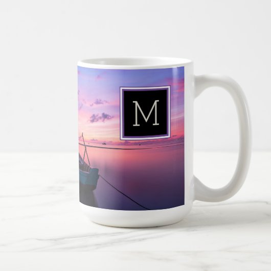 Monogrammed Zonsondergang Boot op het Water Koffiemok (Rechts)