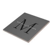 Monogrammed zwart grijs kalligrafie bruiloft tegeltje (Zijkant)
