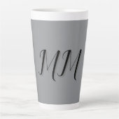 Monogrammed zwart grijs kalligrafie latte mok (Voorkant)