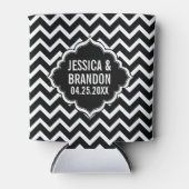 Monogrammed Zwart & Wit Geometrisch Zigzag Chevron Blikjeskoeler (Voorkant)